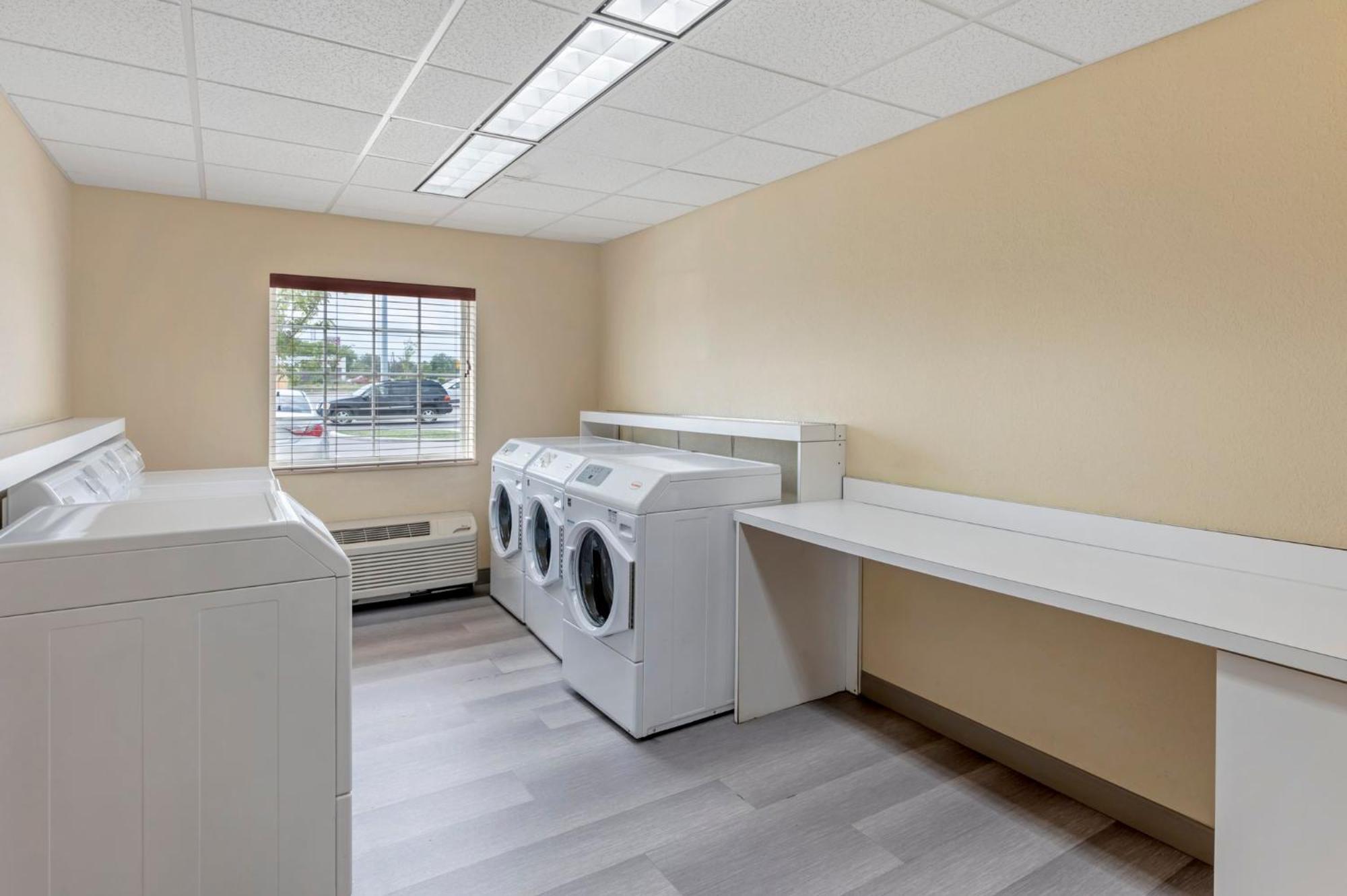 Candlewood Suites Indianapolis East By Ihg Екстериор снимка